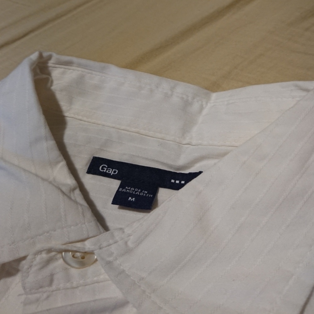 Medium half sleeve button up - Picture 2 of 3